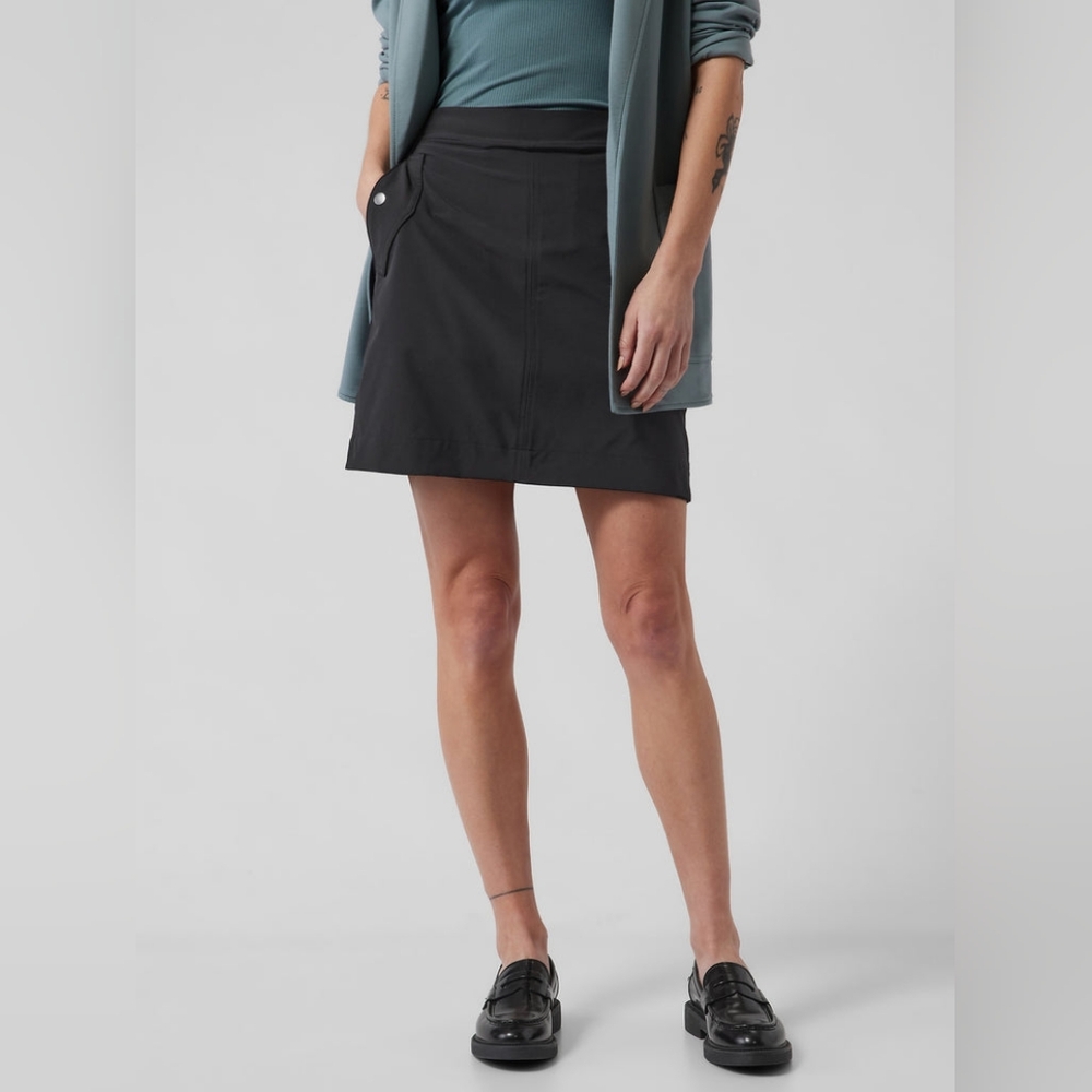 NEW Athleta "Vienna" Cargo Skort Skirt, Size 6, Black